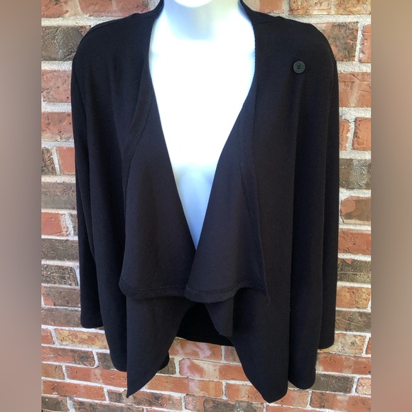 Weekends By Chico Black Convertible Cardigan. Woman’s Chico’s Size 0/US 4 - Picture 5 of 11